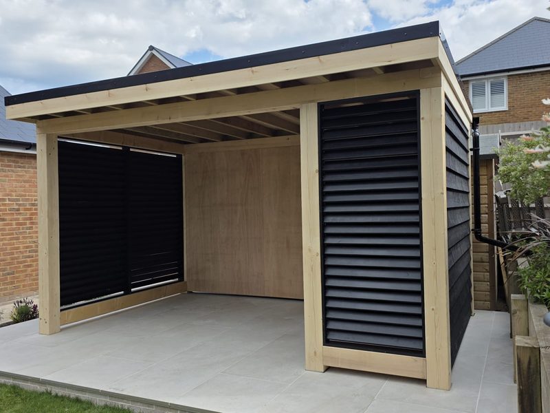 Side view of the louvred garden room on a porcelain-tiled patio