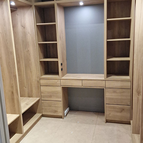 Walk In Wardrobe Charing