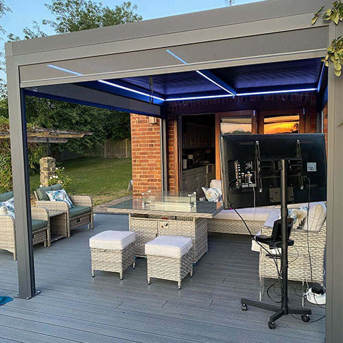 Composite Decking & Modern Pergola