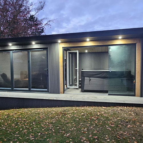 Garden Room With Hot Tubs