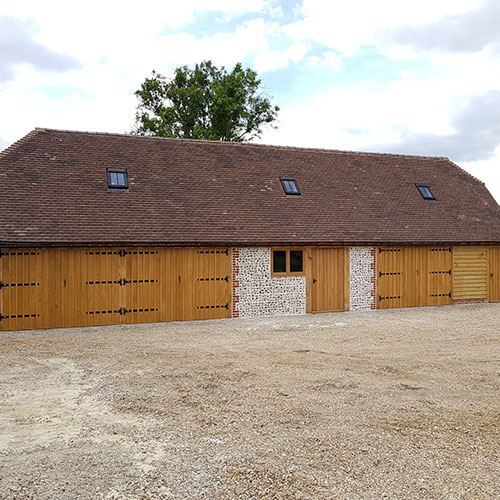 6 Bay Oak Barn With Play Room Upstairs